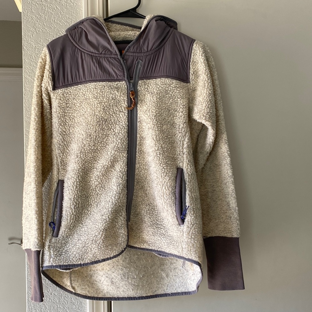 Holden Sherpa zip up